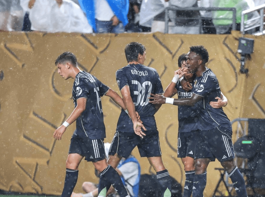 包含法兰克福皇马不相让，争夺小组第一的词条