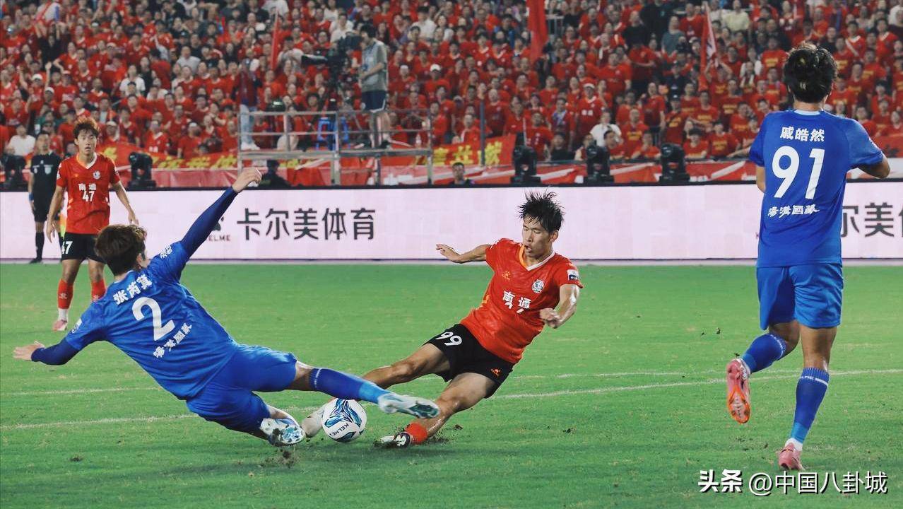 巴塞罗那后防线稳固，球队连续零封对手，气势如虹